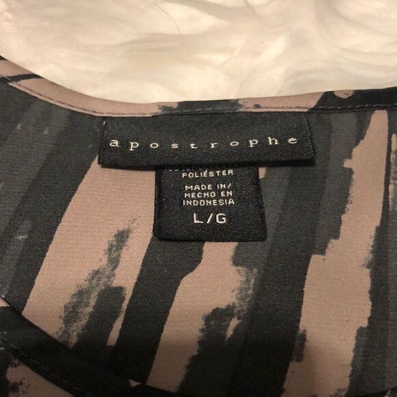 Apostrophe sleeveless high-low blouse - Picture 2 of 5